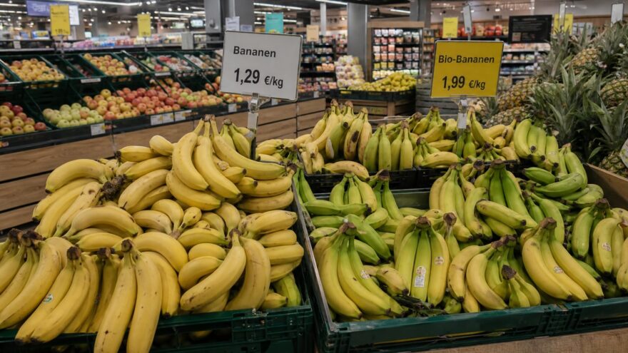 Bananen im Supermarkt.